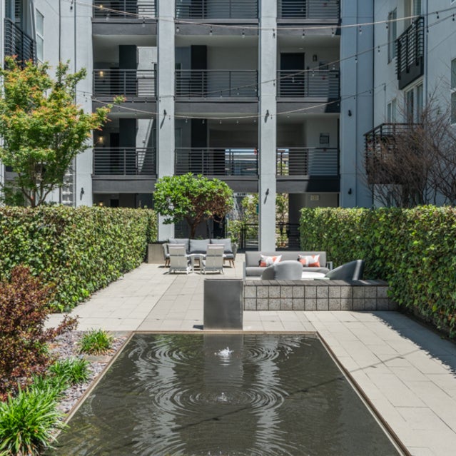 Domain Oakland Apartments - courtyard with water fountain and seating areas